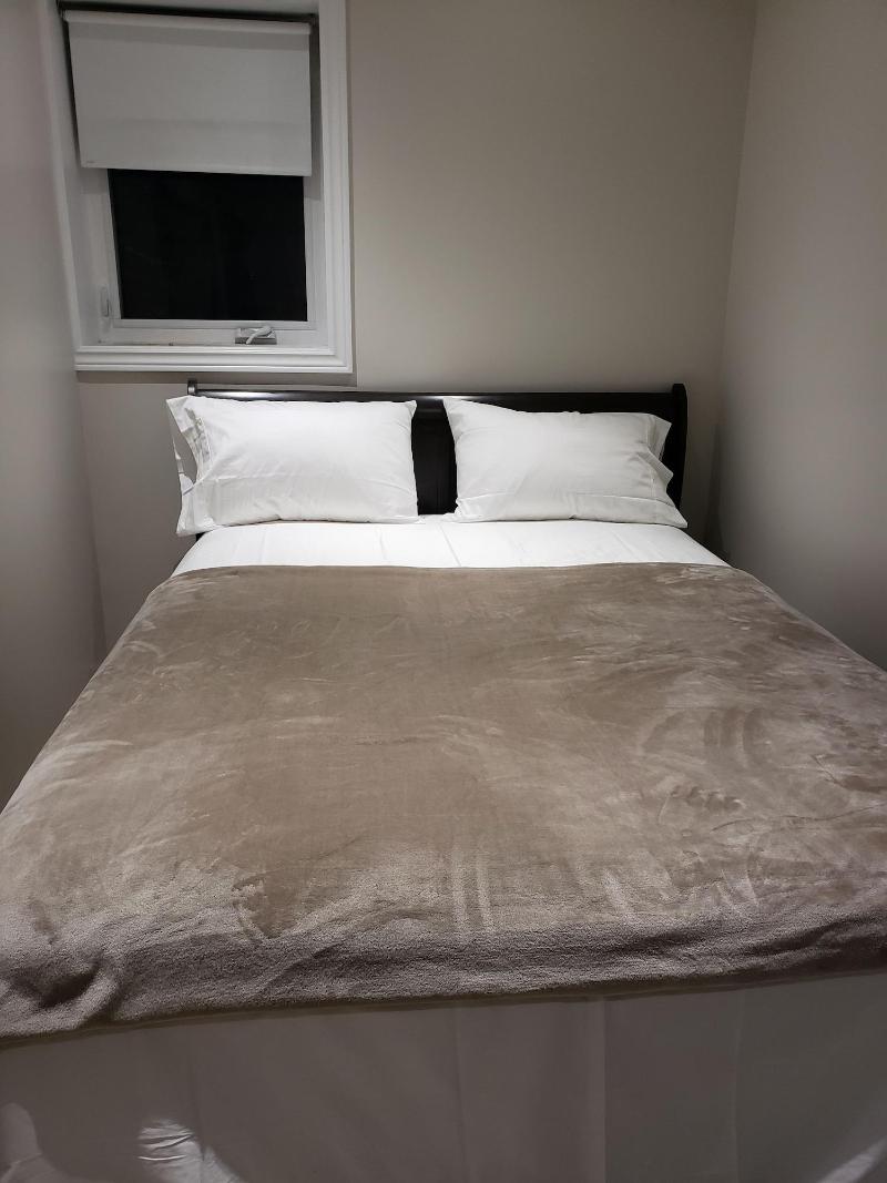 Toronto Rooms and Suites image