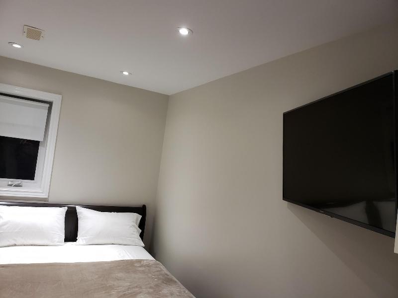 Toronto Rooms and Suites image