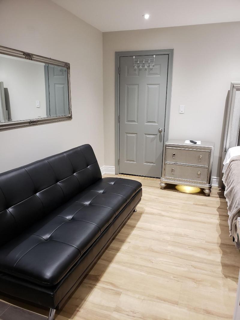 Toronto Rooms and Suites image