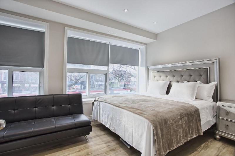Toronto Rooms and Suites image