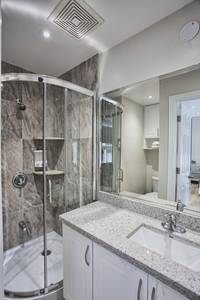 Toronto Rooms and Suites image