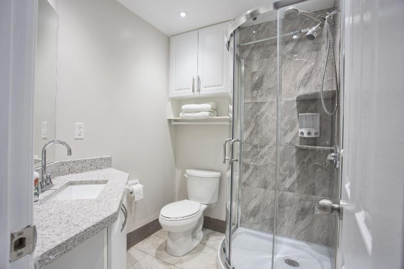 Toronto Rooms and Suites image
