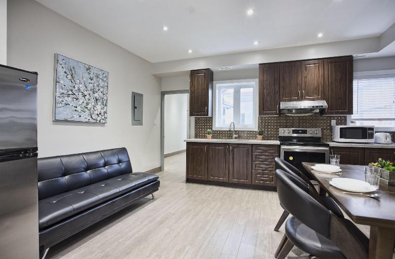 Toronto Rooms and Suites image