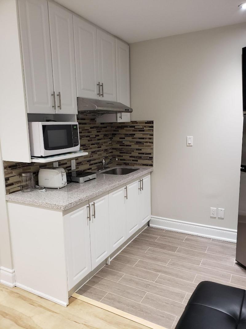 Toronto Rooms and Suites image