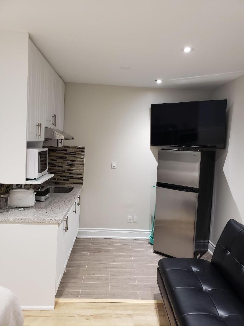 Toronto Rooms and Suites image