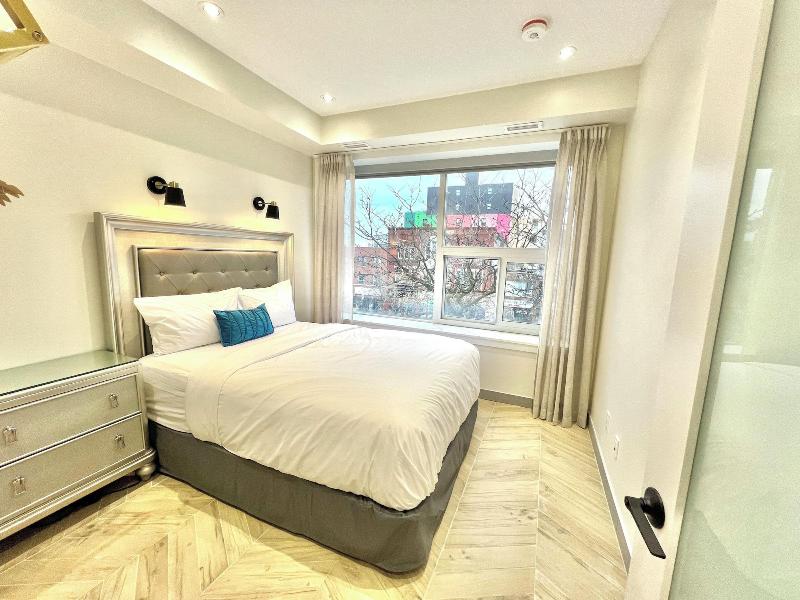 Toronto Rooms and Suites image