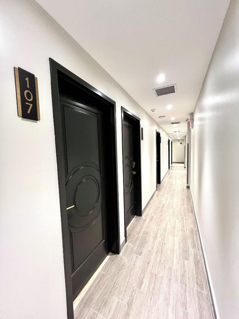 Toronto Rooms and Suites image