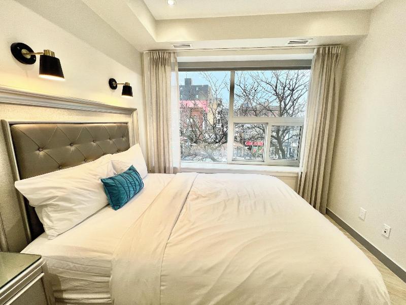 Toronto Rooms and Suites image