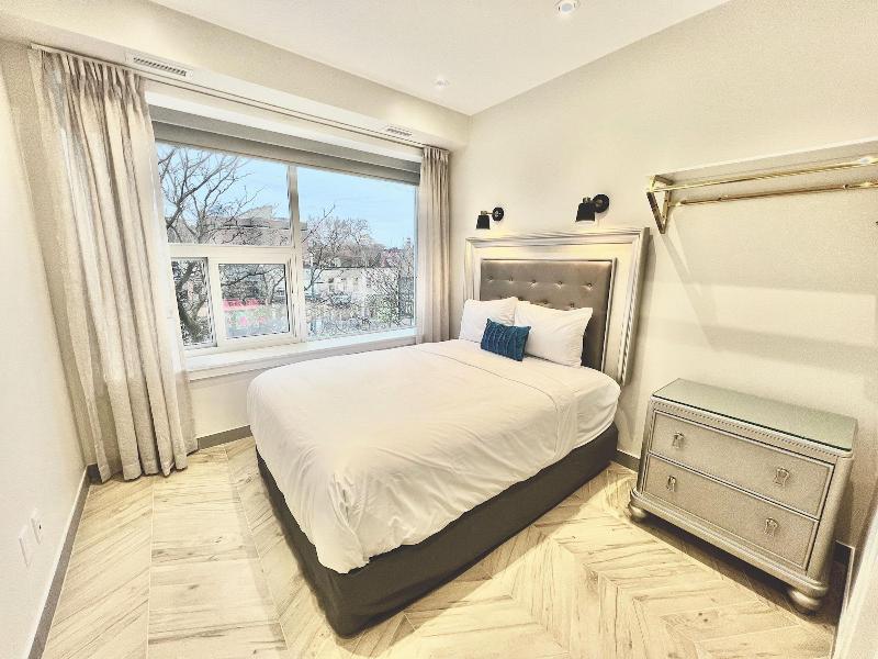 Toronto Rooms and Suites image