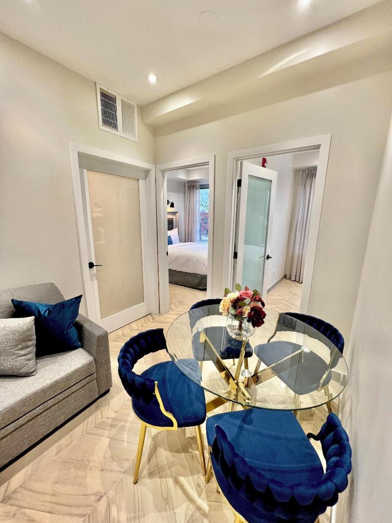 Toronto Rooms and Suites image