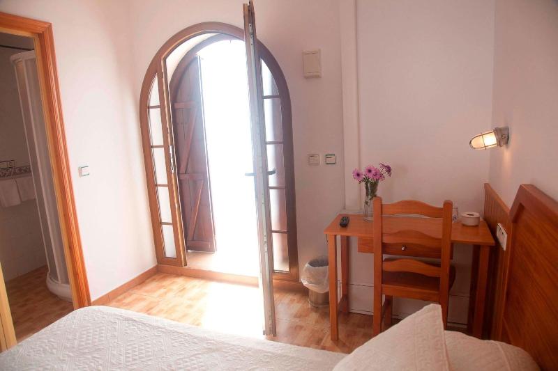 Hostal Mar de Frente image