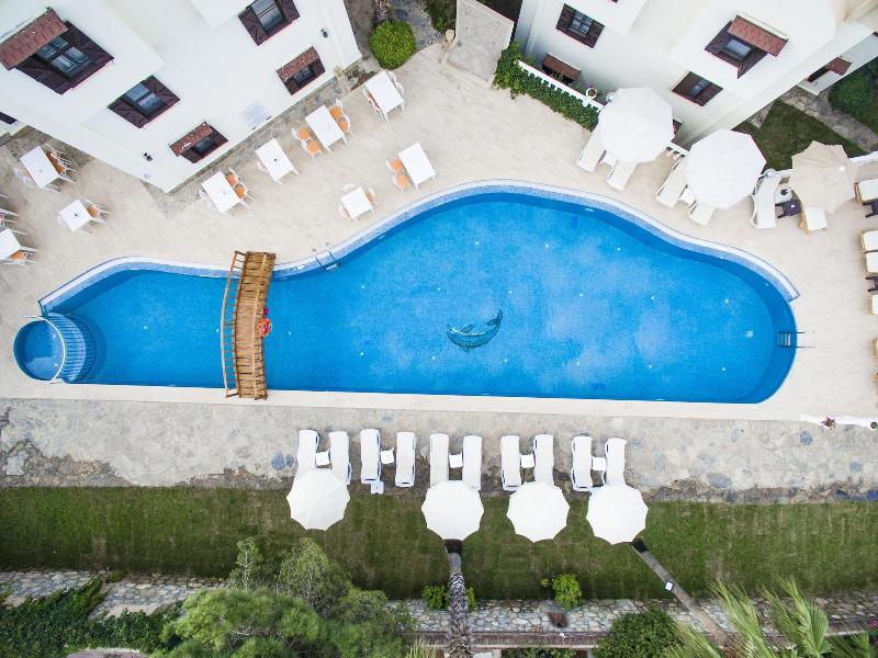 Mira Suites image