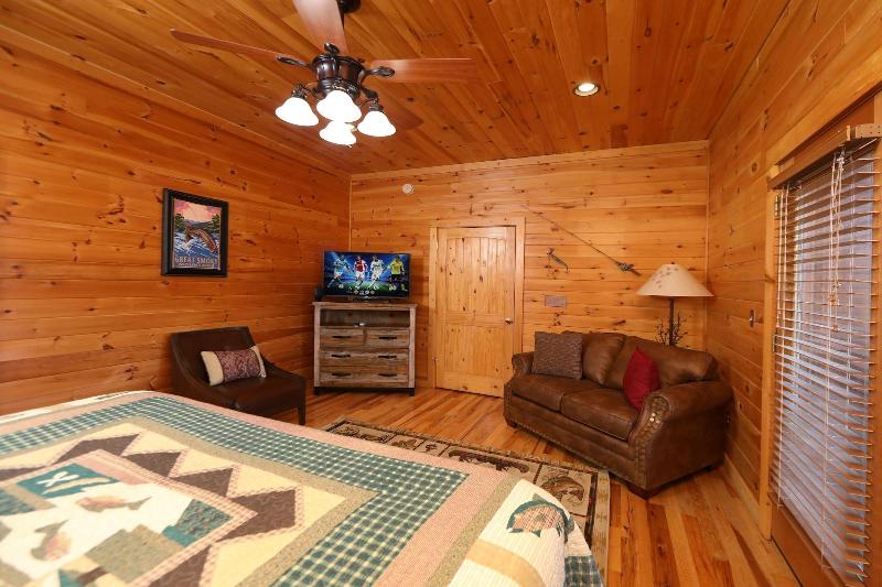 Grampy Camp Lodge at Gatlinburg image