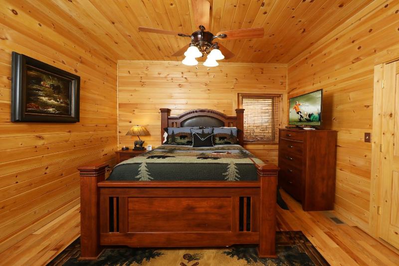 Grampy Camp Lodge at Gatlinburg image