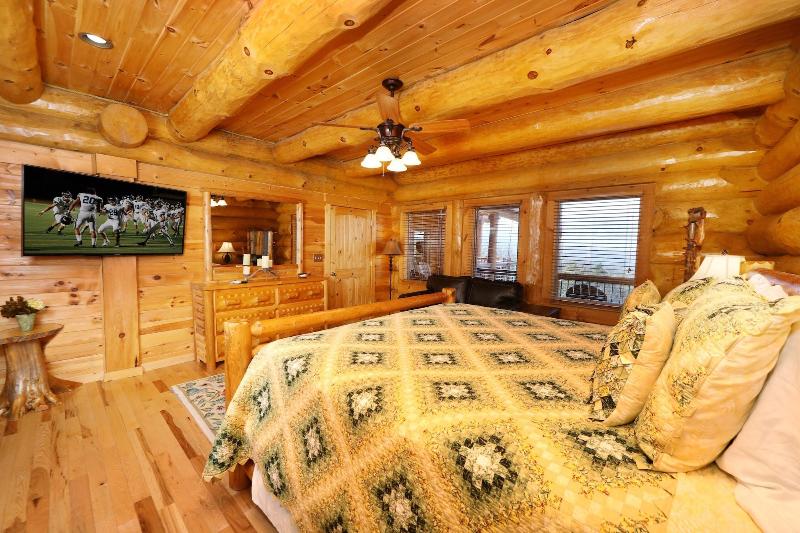 Grampy Camp Lodge at Gatlinburg image