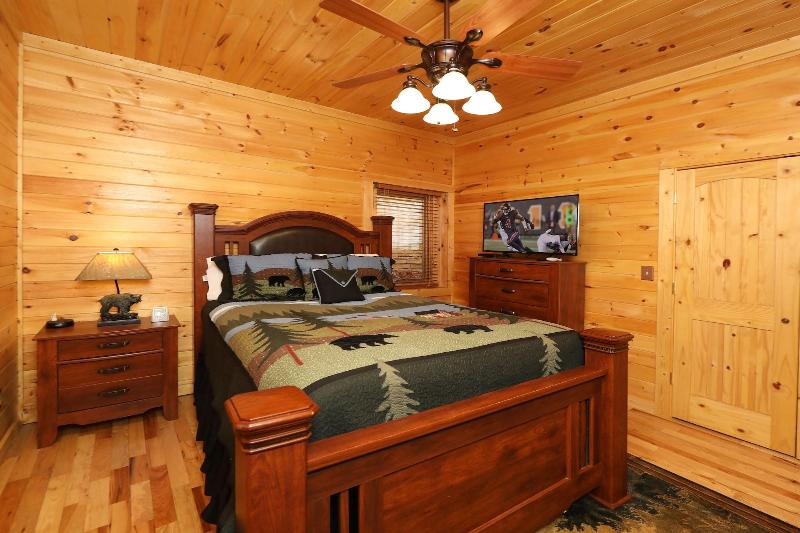 Grampy Camp Lodge at Gatlinburg image