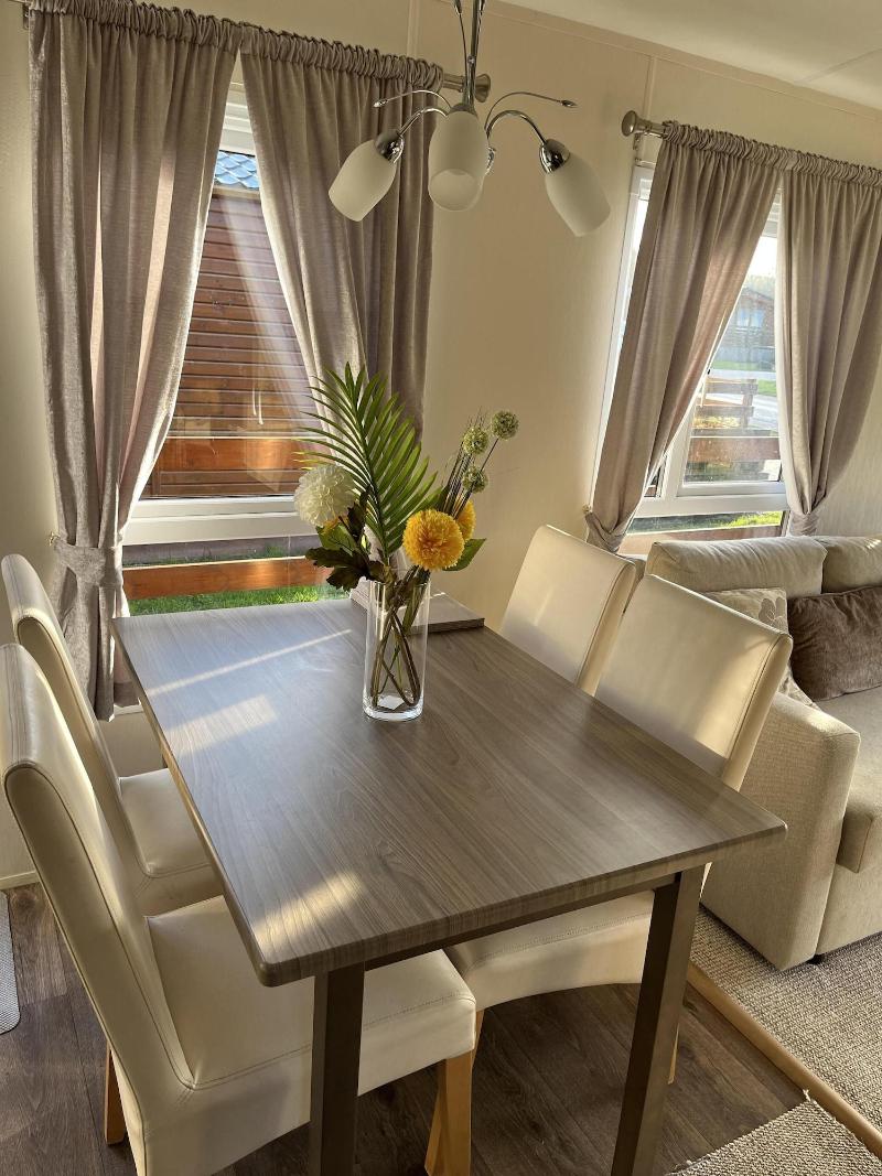 Hazel Oaks image