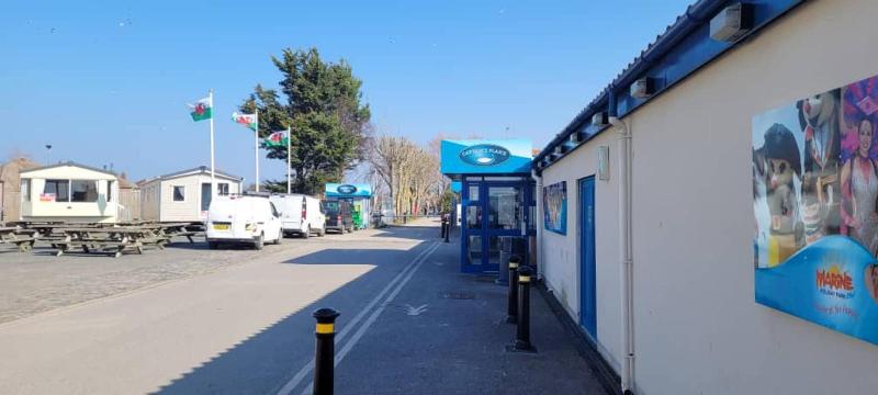 Cosy Caravan Close to the Beach in North Wales, UK image