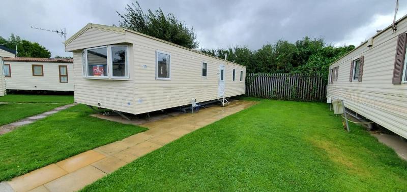 Cosy Caravan Close to the Beach in North Wales, UK image