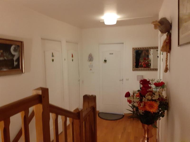 Chambre dans une maison pleine de vie image