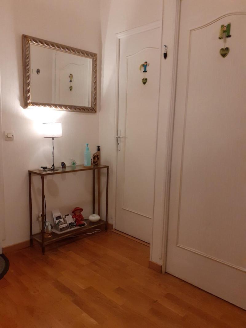 Chambre dans une maison pleine de vie image