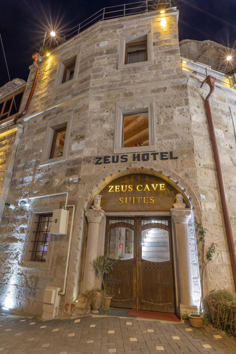 Zeus Cave Suites image