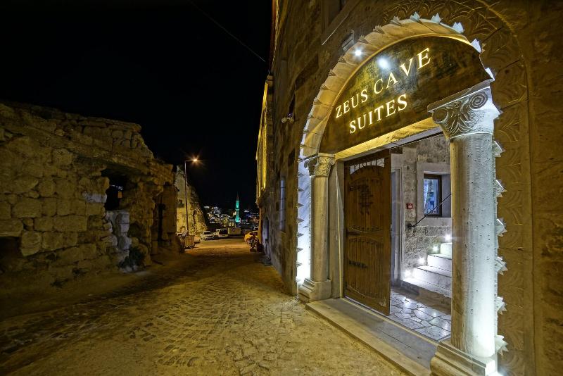 Zeus Cave Suites image