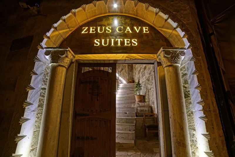 Zeus Cave Suites image