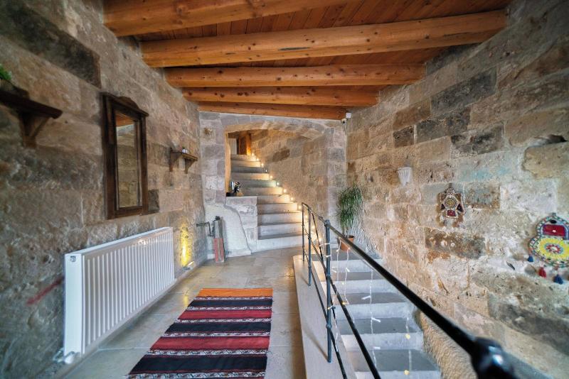 Zeus Cave Suites image