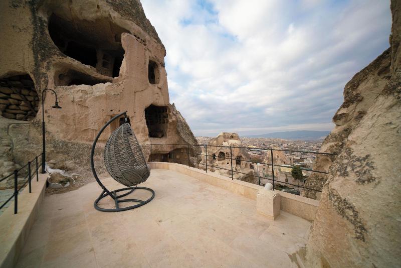 Zeus Cave Suites image