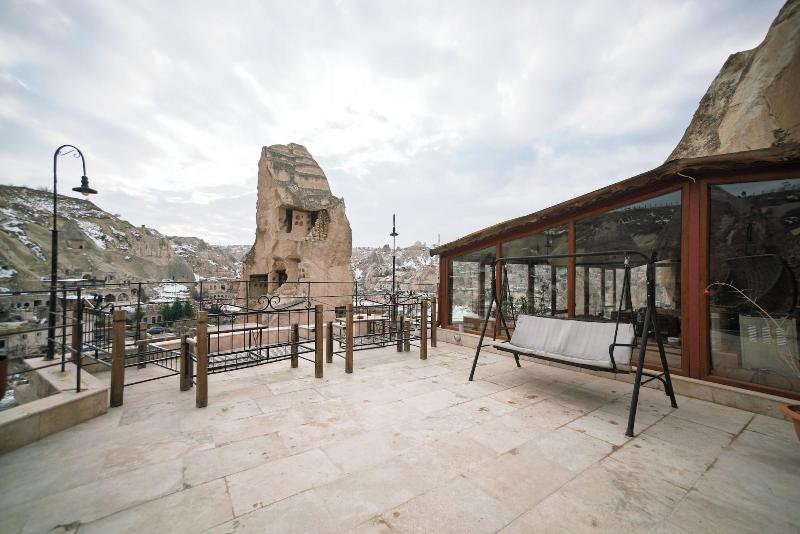 Zeus Cave Suites image