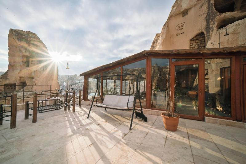 Zeus Cave Suites image