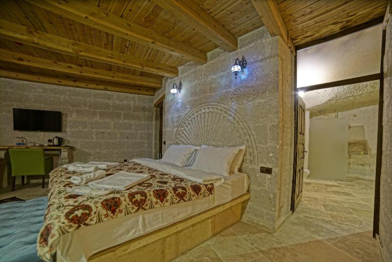Zeus Cave Suites image