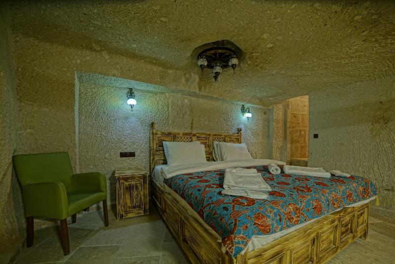 Zeus Cave Suites image