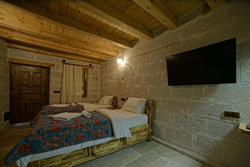Zeus Cave Suites image