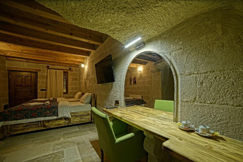 Zeus Cave Suites image