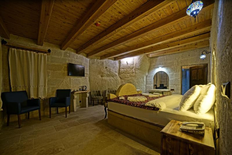 Zeus Cave Suites image