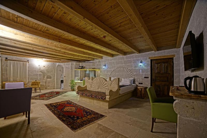 Zeus Cave Suites image