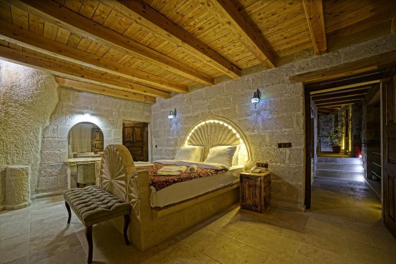 Zeus Cave Suites image