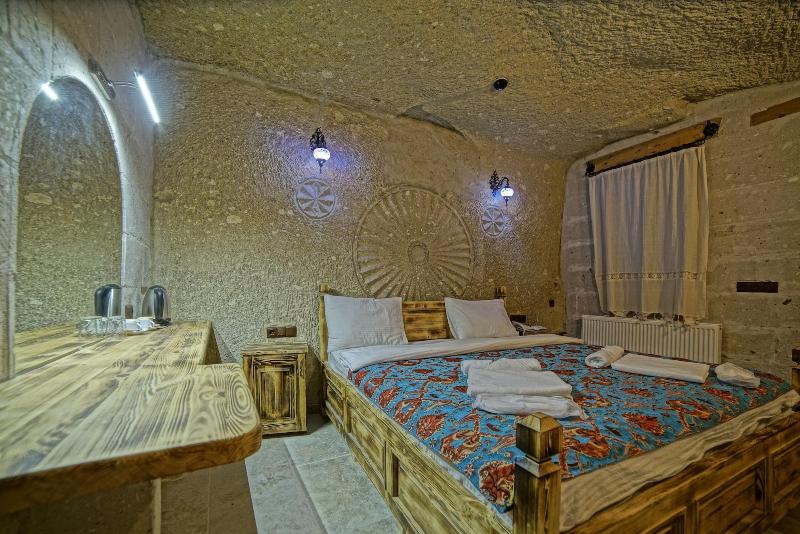 Zeus Cave Suites image