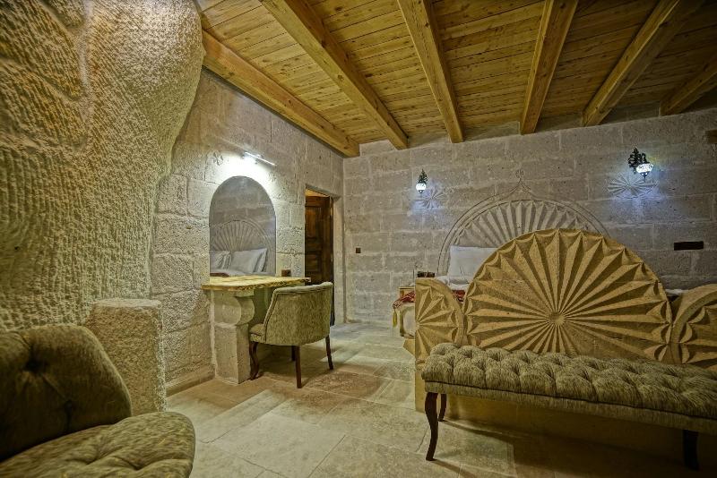 Zeus Cave Suites image