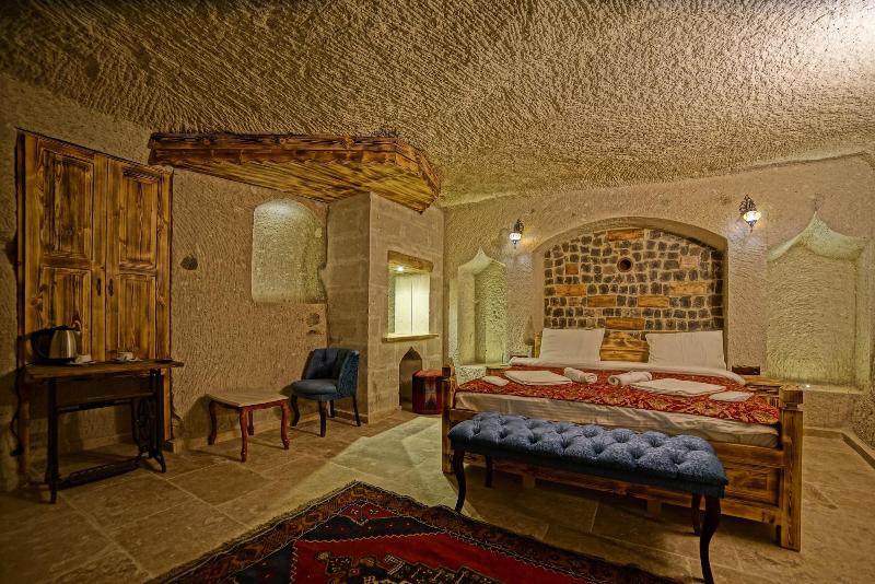 Zeus Cave Suites image