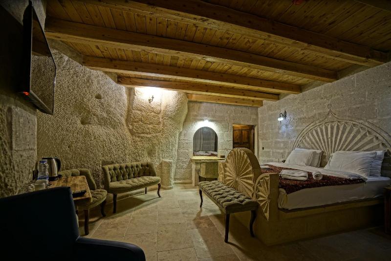 Zeus Cave Suites image