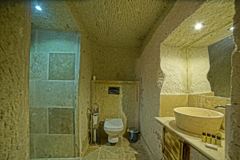 Zeus Cave Suites image