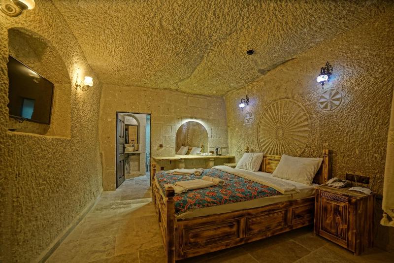 Zeus Cave Suites image