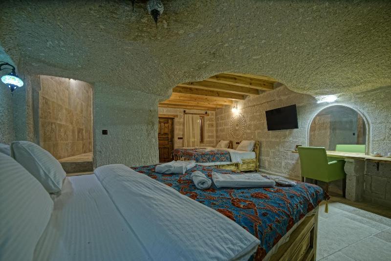 Zeus Cave Suites image