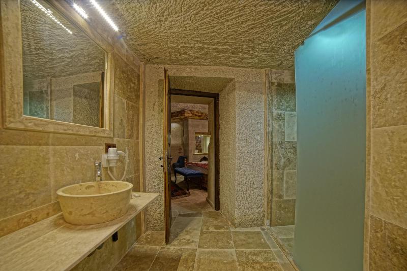Zeus Cave Suites image
