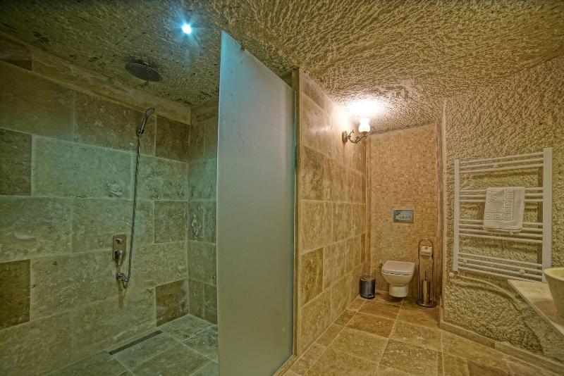 Zeus Cave Suites image