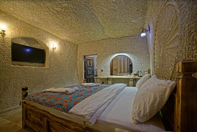 Zeus Cave Suites image