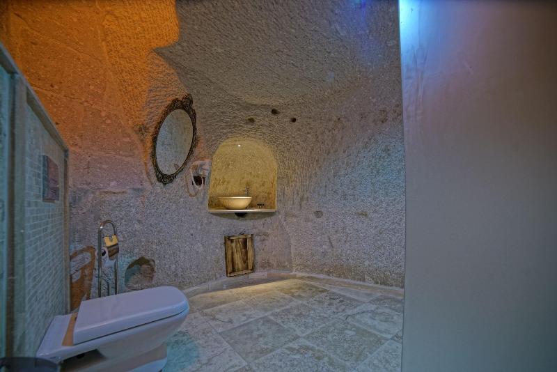 Zeus Cave Suites image